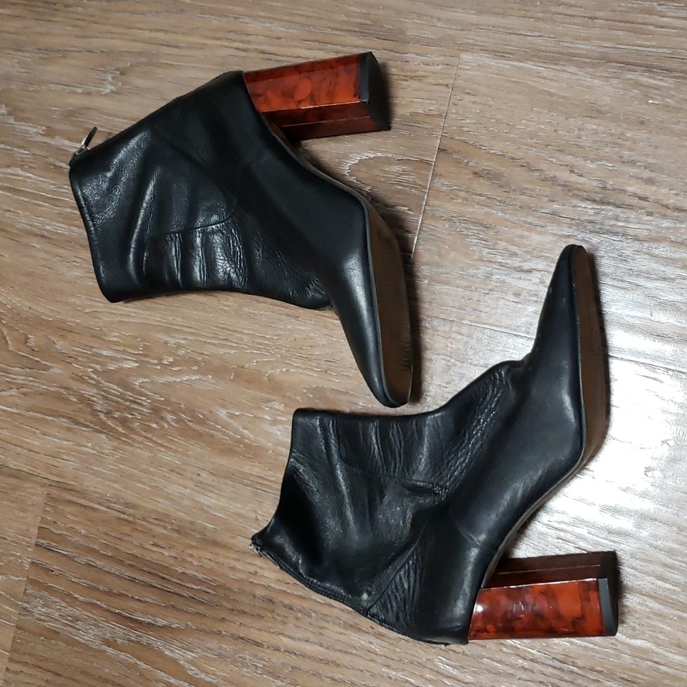 (EU39) TOPSHOP Made in Spain Heeled Booties Contemporary Modern Art Deco Luxury